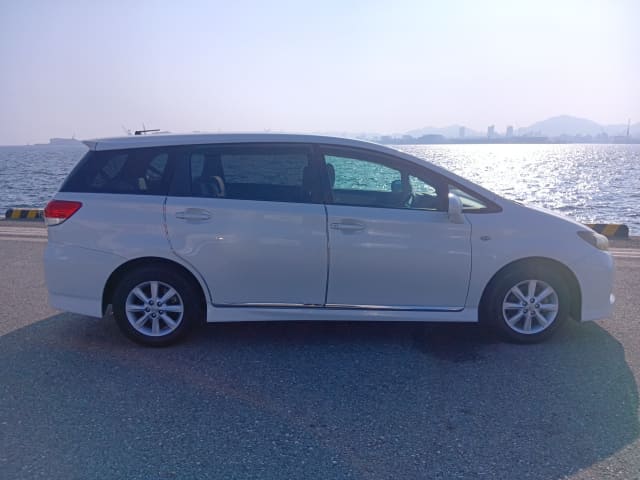 TOYOTA Wish thumbnail 6