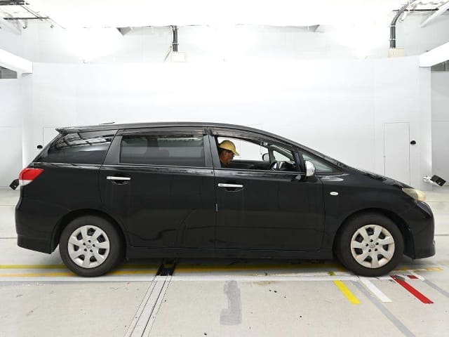 TOYOTA Wish thumbnail 3