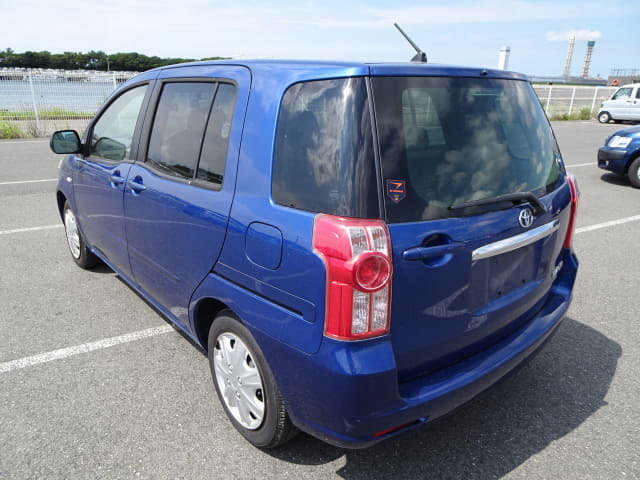TOYOTA Raum thumbnail 3