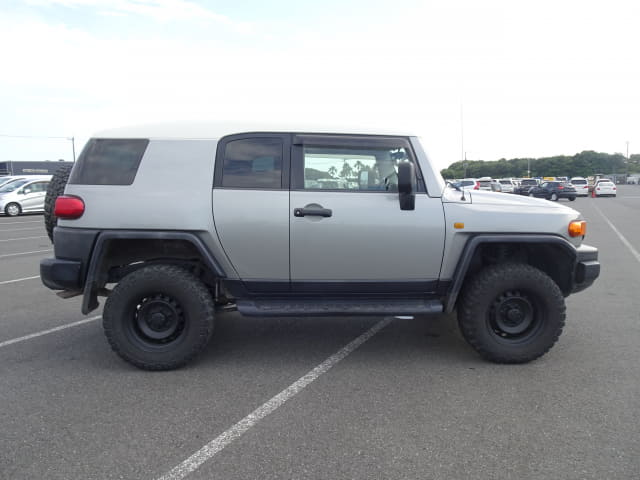 TOYOTA FJ Cruiser thumbnail 6