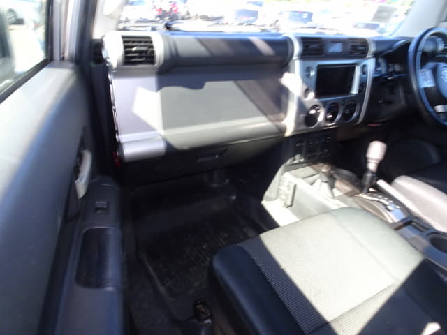 TOYOTA FJ Cruiser thumbnail 33