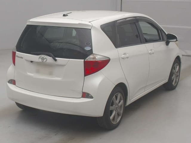 TOYOTA Ractis thumbnail 2