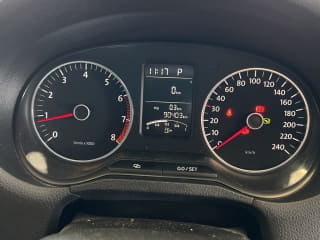 2011 VOLKSWAGEN Polo