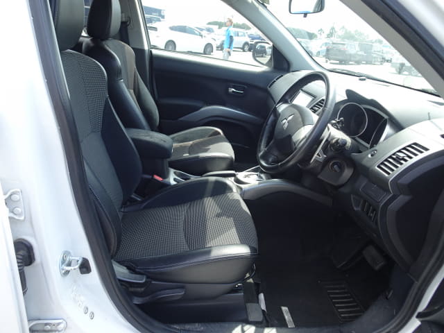 MITSUBISHI Outlander thumbnail 25