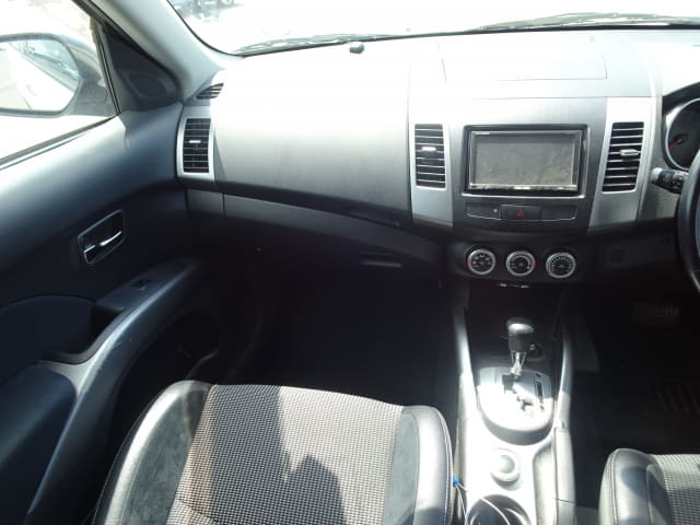 MITSUBISHI Outlander thumbnail 33
