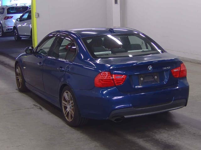 BMW 3 Series thumbnail 3