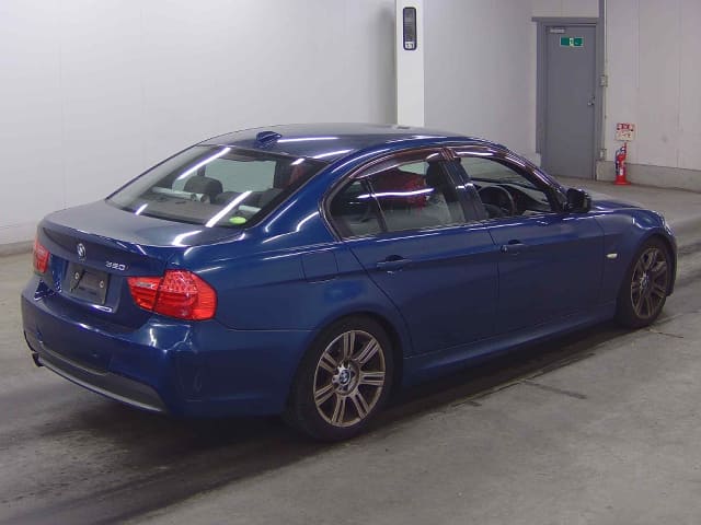 BMW 3 Series thumbnail 2