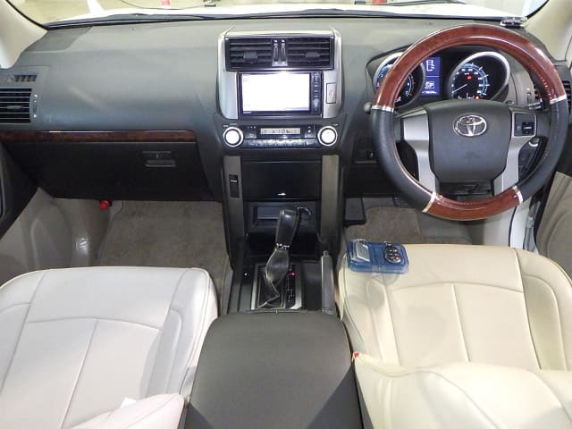 TOYOTA Land Cruiser Prado thumbnail 3
