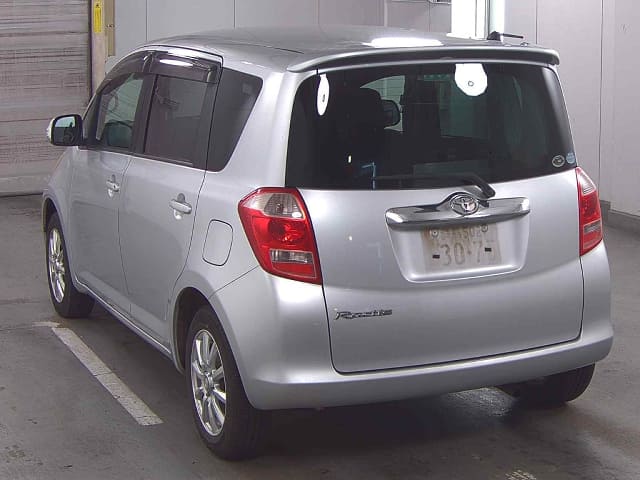 TOYOTA Ractis thumbnail 3