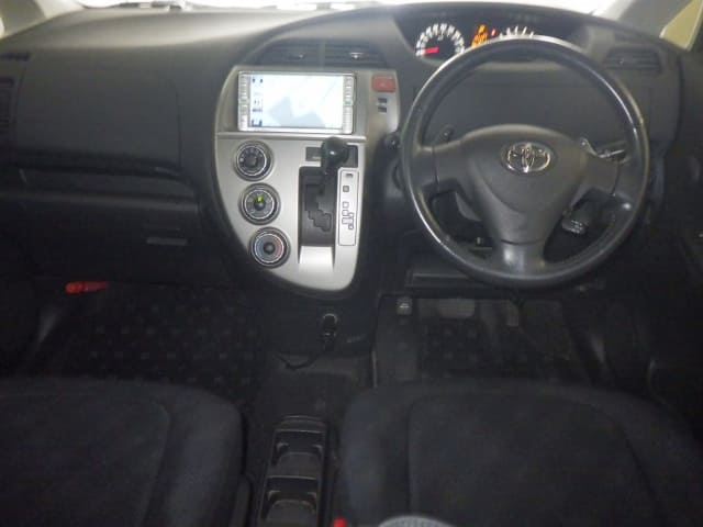 TOYOTA Ractis thumbnail 4