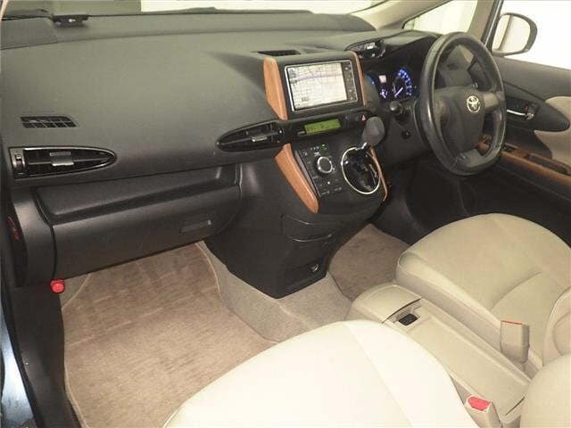 TOYOTA Wish thumbnail 4