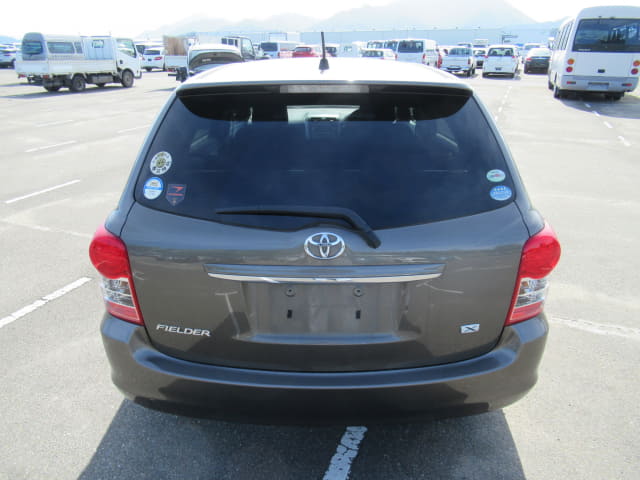 TOYOTA Corolla Fielder thumbnail 4