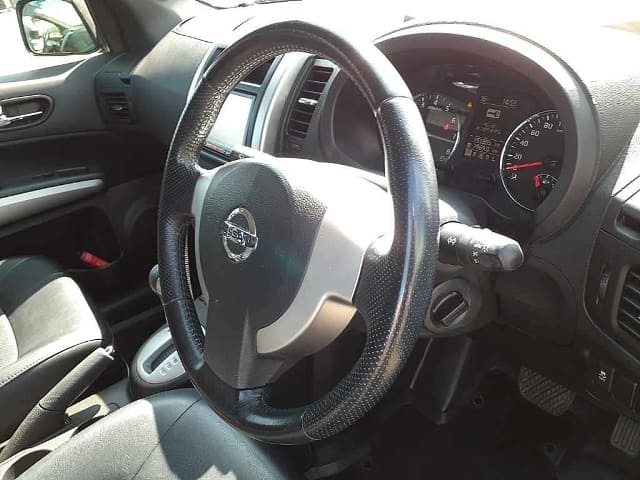 NISSAN X-Trail thumbnail 3