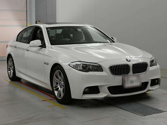 BMW 5 Series thumbnail 5