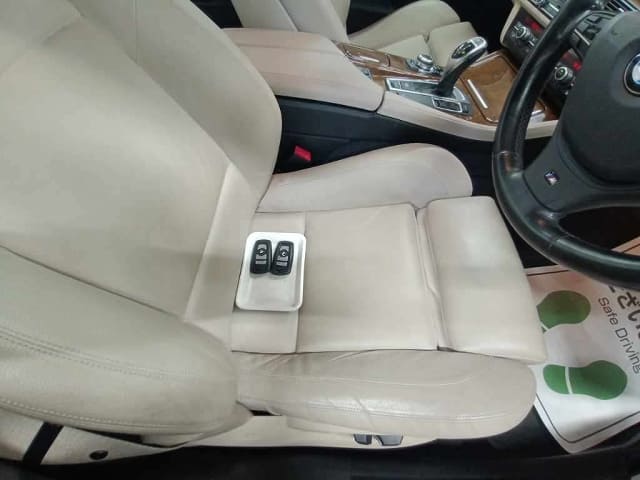 BMW 5 Series thumbnail 4