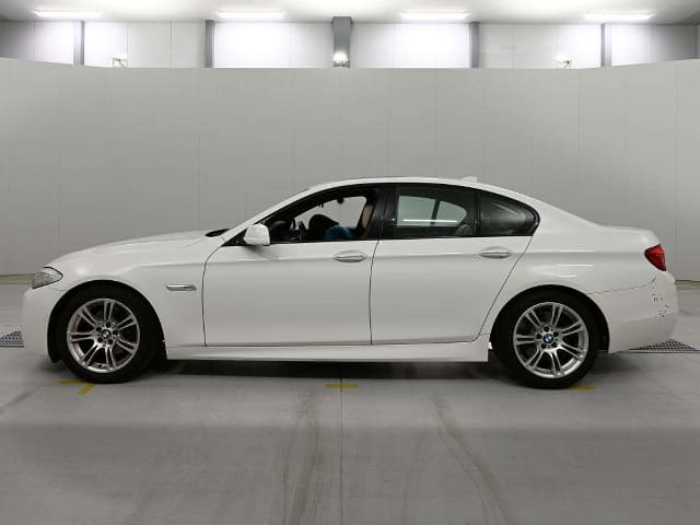BMW 5 Series thumbnail 8