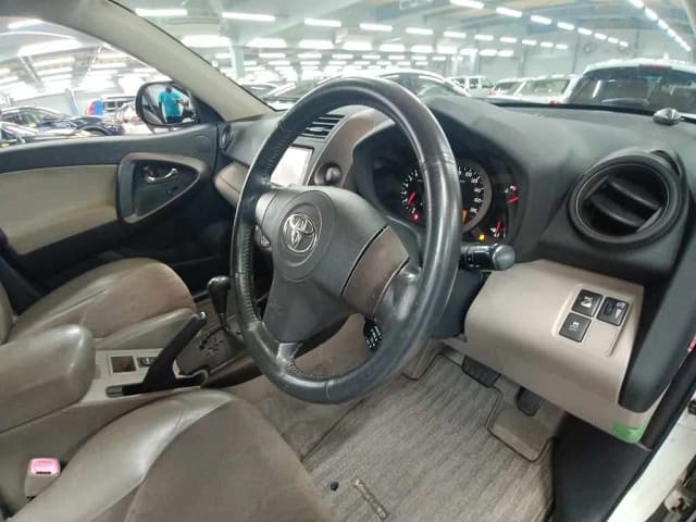 TOYOTA Vanguard thumbnail 3
