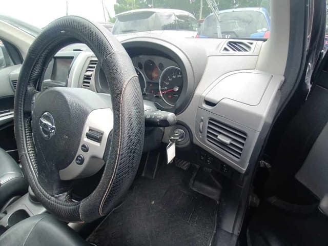 NISSAN X-Trail thumbnail 3