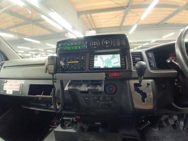 TOYOTA Hiace Commuter thumbnail 4