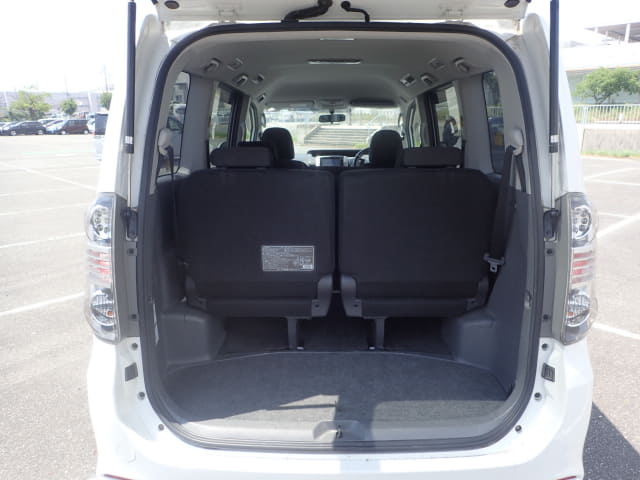 TOYOTA Voxy thumbnail 29