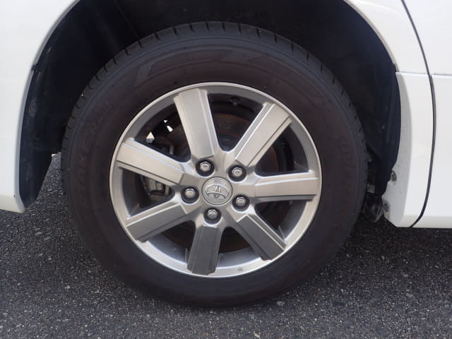 TOYOTA Voxy thumbnail 11