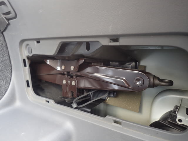 TOYOTA Voxy thumbnail 31