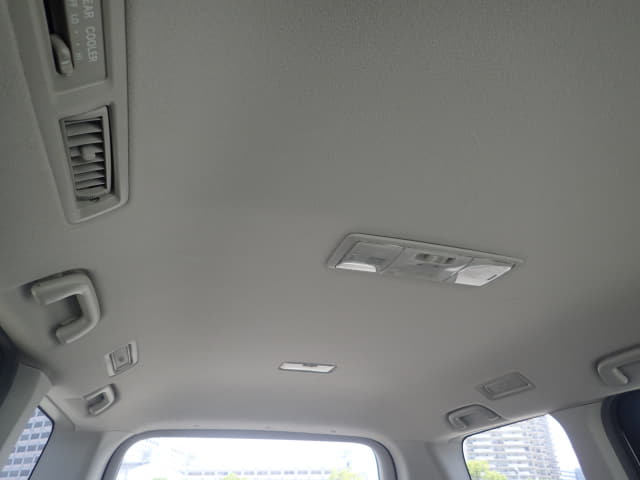 TOYOTA Voxy thumbnail 24