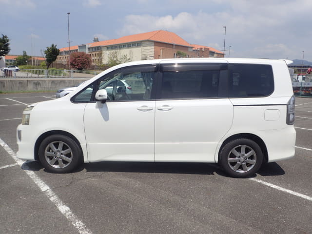 TOYOTA Voxy thumbnail 2