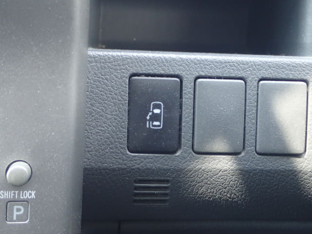 TOYOTA Voxy thumbnail 43
