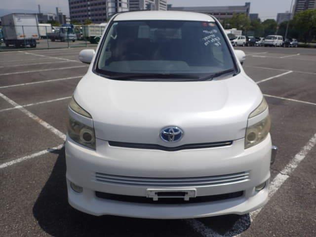 TOYOTA Voxy thumbnail 8