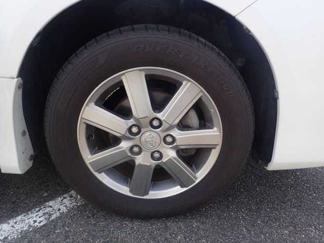 TOYOTA Voxy thumbnail 12