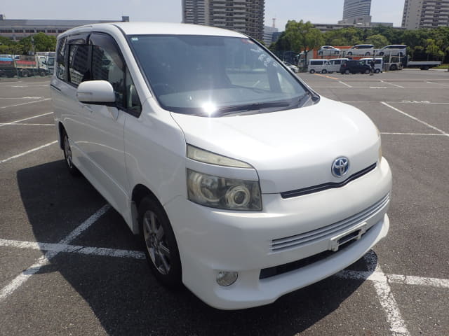 TOYOTA Voxy thumbnail 7