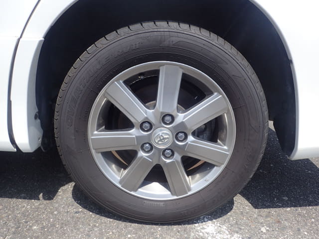 TOYOTA Voxy thumbnail 10