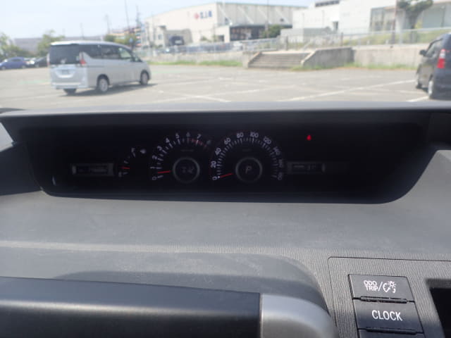 TOYOTA Voxy thumbnail 35