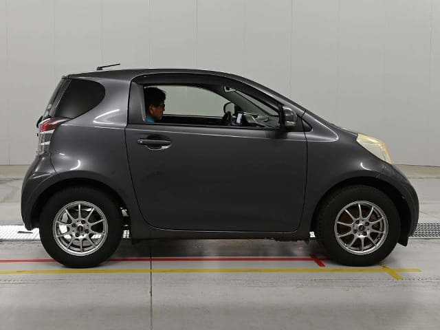 TOYOTA IQ thumbnail 4