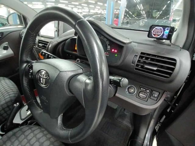 TOYOTA IQ thumbnail 3