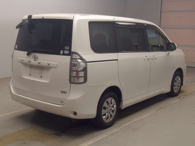TOYOTA Voxy thumbnail 2