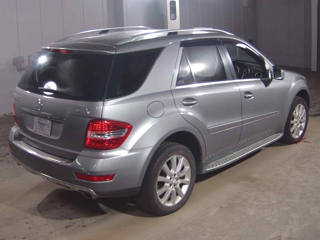 MERCEDES-BENZ M-Class thumbnail 2