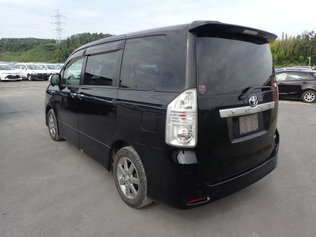 TOYOTA Voxy thumbnail 3