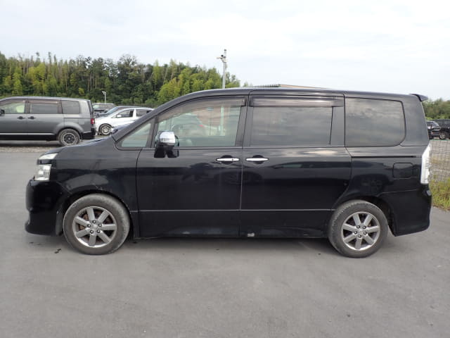 TOYOTA Voxy thumbnail 2