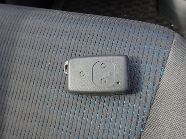 TOYOTA Voxy thumbnail 38