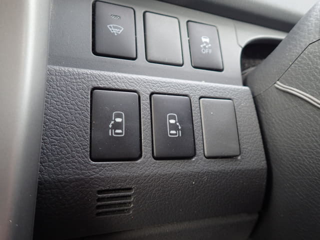 TOYOTA Voxy thumbnail 46