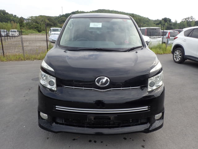 TOYOTA Voxy thumbnail 8