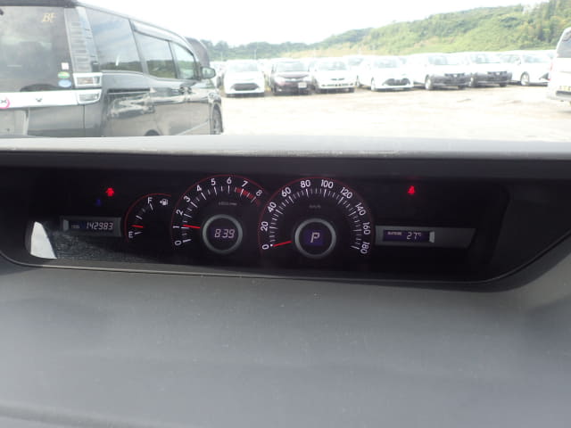 TOYOTA Voxy thumbnail 35