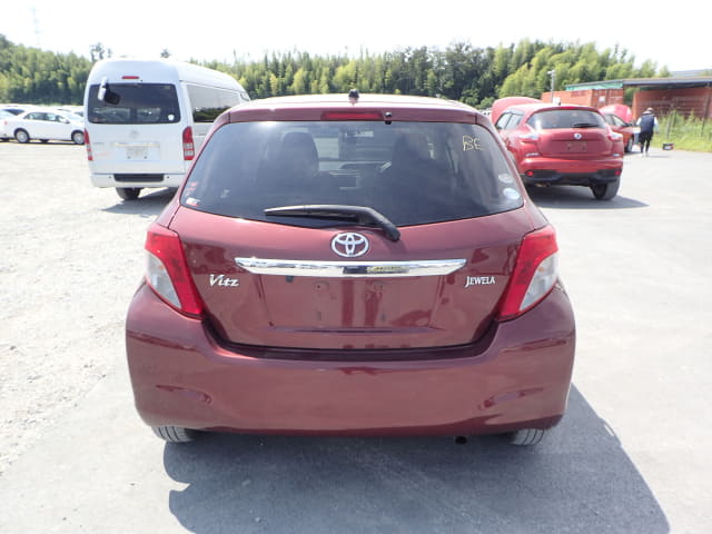 TOYOTA Vitz thumbnail 4
