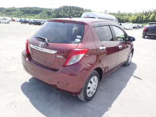 2011 TOYOTA Vitz
