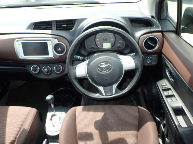 TOYOTA Vitz thumbnail 32