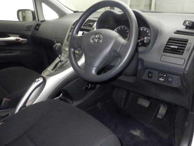 TOYOTA Auris thumbnail 3