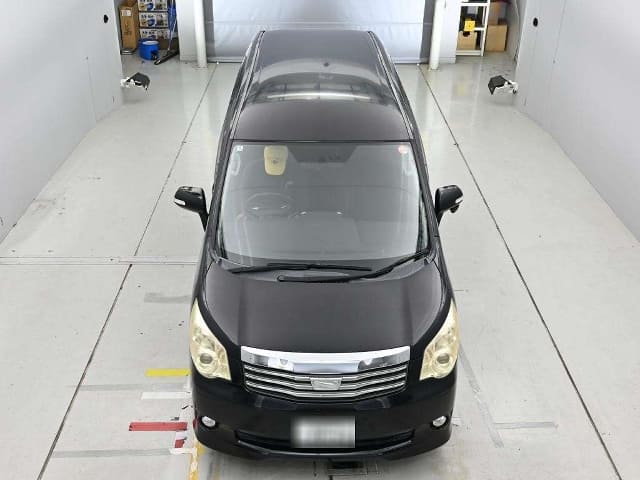 TOYOTA Noah thumbnail 8