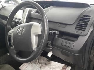 2010 TOYOTA Noah